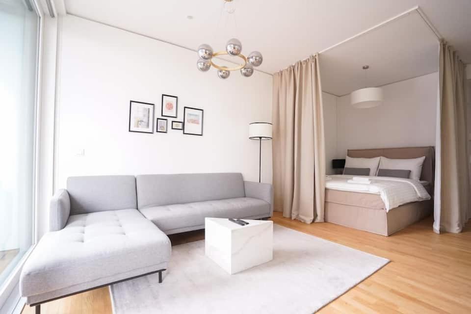 דירות וינה Exquisite Studio With Rooftop Pool מראה חיצוני תמונה