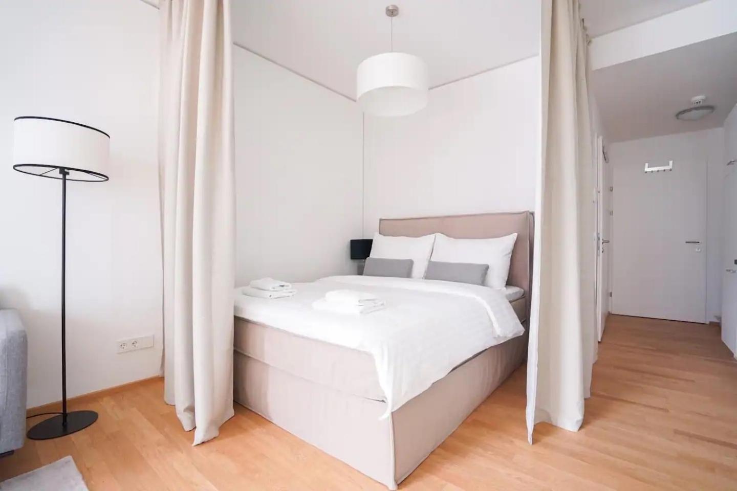 דירות וינה Exquisite Studio With Rooftop Pool מראה חיצוני תמונה
